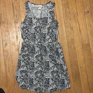 Black and white print dress with back cutout